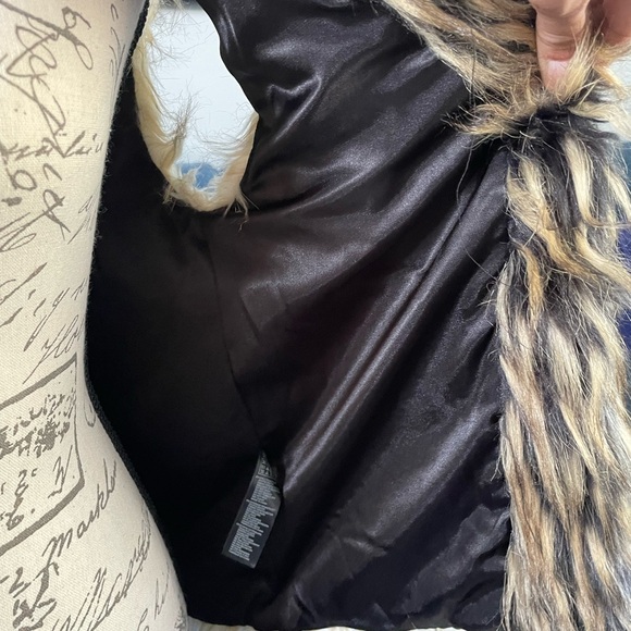Forever 21 Faux Fur Vest - Picture 6 of 7